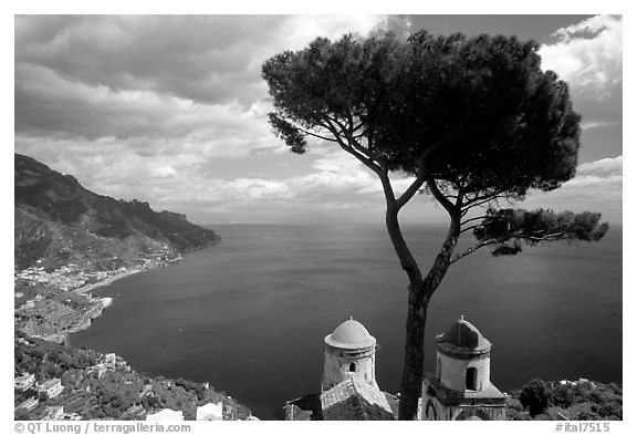 Mediterranean seen from the terraces of Villa Rufulo, Ravello. Amalfi Coast, Campania, Italy (black and white)