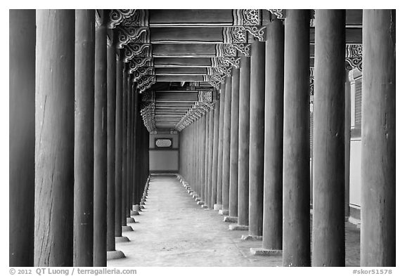 Open corridor around Geugjeong-jeon. Seoul, South Korea