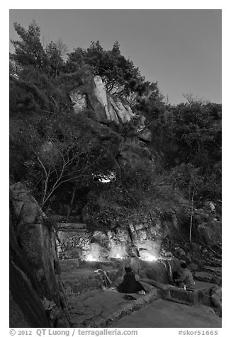 Shamanist ceremony, Inwangsan. Seoul, South Korea