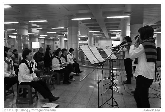 Music concert in subway. Daegu, South Korea (black and white)