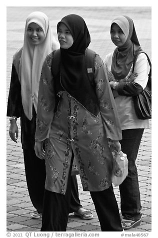 Malay women with islamic headscarf. Kuala Lumpur, Malaysia