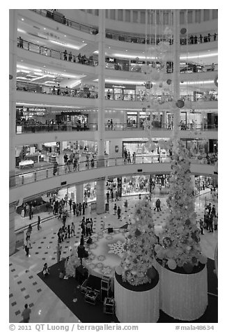 Suria KLCC. Kuala Lumpur, Malaysia (black and white)