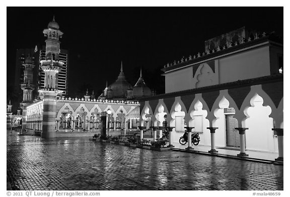 Masjid Jamek mosque at night. Kuala Lumpur, Malaysia