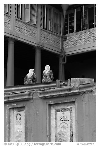 Women sitting, Stadthuys. Malacca City, Malaysia (black and white)