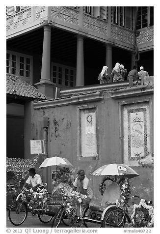 Trishaws in front of Stadthuys. Malacca City, Malaysia (black and white)