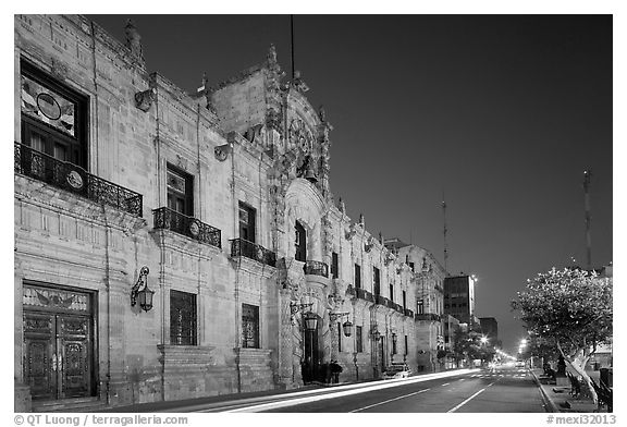 Palacio del Gobernio (Government Palace) by night. Guadalajara, Jalisco, Mexico (black and white)