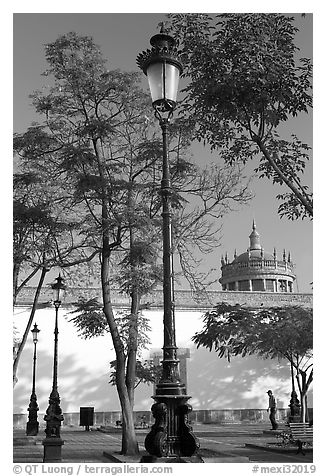 The wall enclosing the Hospicios de Cabanas. Guadalajara, Jalisco, Mexico (black and white)