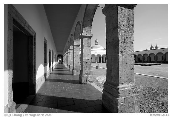 Deambulatory and main courtyard inside Hospicios de Cabanas. Guadalajara, Jalisco, Mexico (black and white)