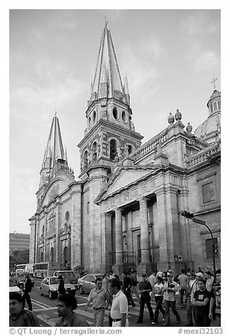 Street crossing and Cathedral, late afternoon. Guadalajara, Jalisco, Mexico (black and white)