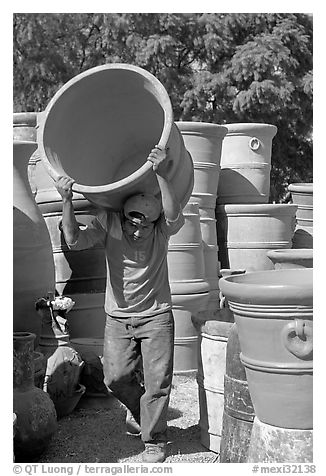 Man carrying a heavy pot, Tonala. Jalisco, Mexico (black and white)