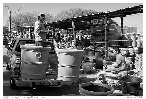 Pots being loaded on the back of a pick-up truck, Tonala. Jalisco, Mexico (black and white)