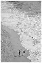 Couple walking on the beach seen from above, Puerto Vallarta, Jalisco. Jalisco, Mexico (black and white)