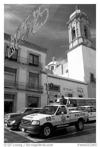 Policemen riding in the back of a pick-up truck. Zacatecas, Mexico (black and white)