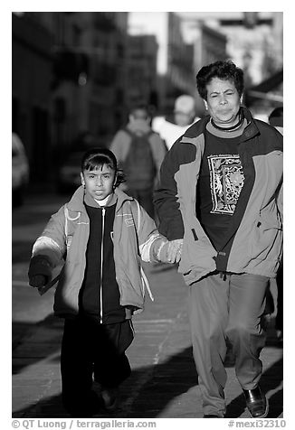 Mother and daughter on a sidewalk. Zacatecas, Mexico (black and white)