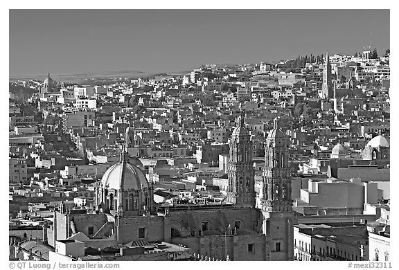 Panoramic view of Cathedral and town, morning. Zacatecas, Mexico (black and white)