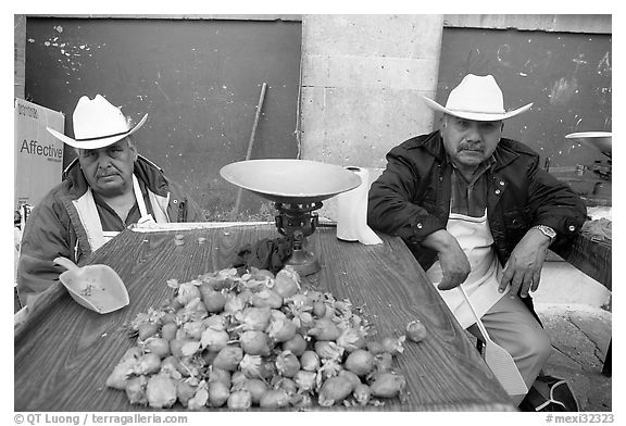 Men with cow-boy hats selling strawberries. Guanajuato, Mexico (black and white)