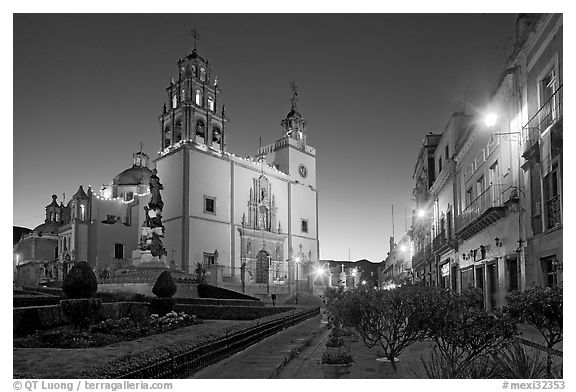 Plaza de la Paz and Basilica de Nuestra Senora de Guanajuato at dawn. Guanajuato, Mexico