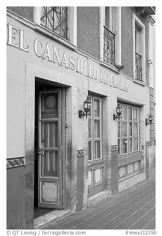 Restaurant El Canastillo de Flores on Plaza de la Paz. Guanajuato, Mexico