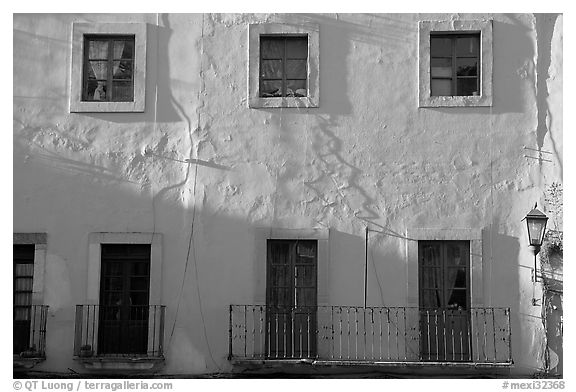 Pink facade. Guanajuato, Mexico (black and white)