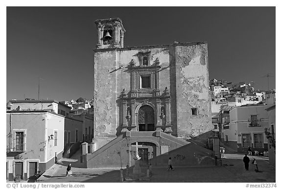 Plaza and church San Roque, early morning. Guanajuato, Mexico (black and white)