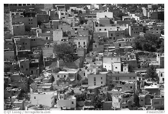 Brligly painted houses on hillside. Guanajuato, Mexico