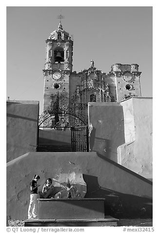 Girls in front of La Valenciana church, late afternoon. Guanajuato, Mexico