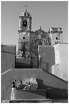 Girls in front of La Valenciana church, late afternoon. Guanajuato, Mexico (black and white)