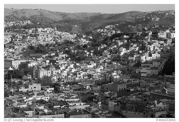 Panoramic view of the town, early morning. Guanajuato, Mexico (black and white)