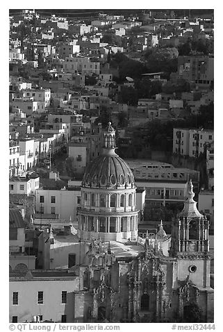 Church of la Compania de Jesus, early morning. Guanajuato, Mexico (black and white)