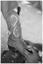 Mexican boot being polished. Guanajuato, Mexico (black and white)