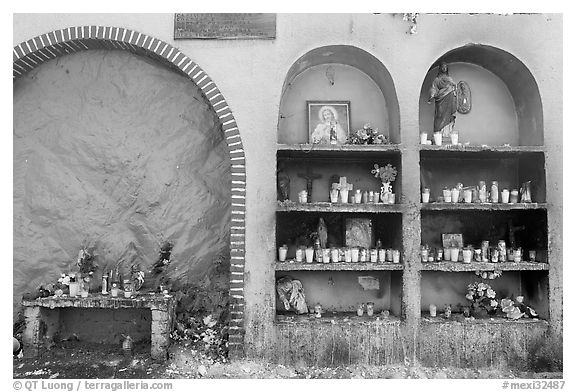 The exterior wall of a roadside chapel. Mexico