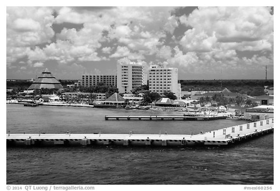 Puerta Maya. Cozumel Island, Mexico (black and white)