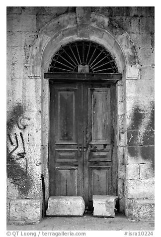 Door. Jerusalem, Israel (black and white)