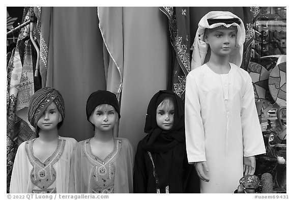 Manequins with arabic apparel, Deira Souk. United Arab Emirates (black and white)