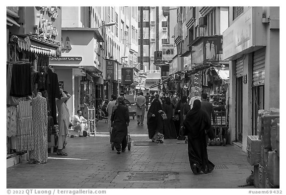 Street, Deira Souk. United Arab Emirates (black and white)