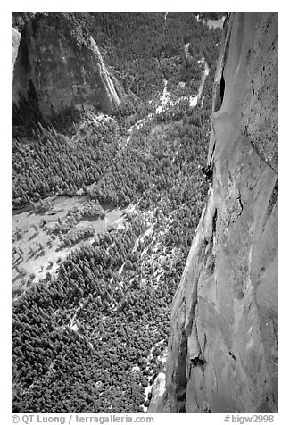 Valerio Folco and Tom McMillan on the crux pitch (second to last). El Capitan, Yosemite, California