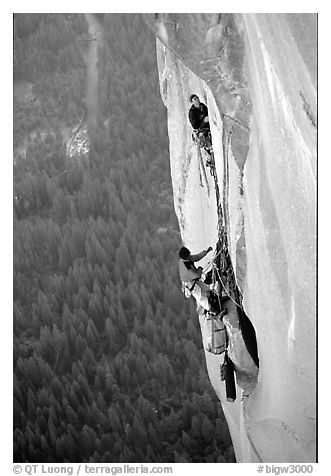 Tom McMillan leaves the belay on the last pitch. El Capitan, Yosemite, California