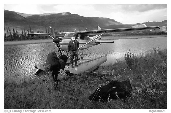 Backpackers beeing dropped off by a floatplane at Circle Lake. Gates of the Arctic National Park, Alaska