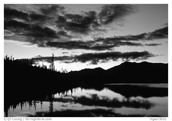 Alatna River valley near Circle Lake, sunset. Gates of the Arctic National Park, Alaska, USA.