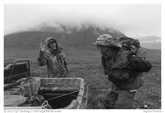 Nunamiut man dropping backpacker. Gates of the Arctic National Park (black and white)