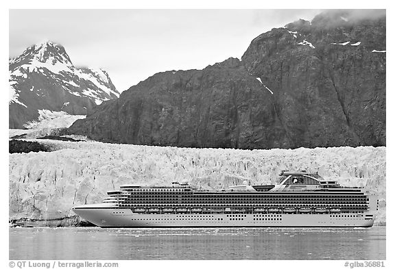 Cruise ship stopping next to Margerie Glacier. Glacier Bay National Park, Alaska, USA.