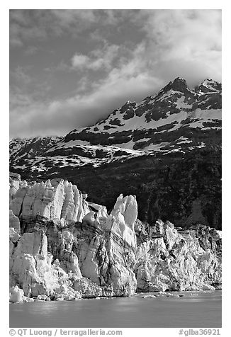 Seracs on the face of Lamplugh glacier and Mount Cooper. Glacier Bay National Park, Alaska, USA.