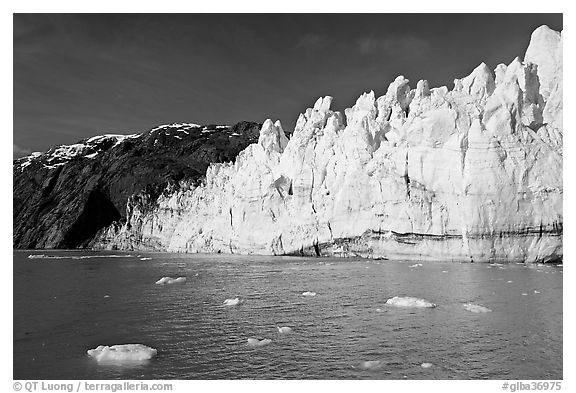 Face of Margerie Glacier on a sunny morning. Glacier Bay National Park, Alaska, USA.