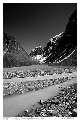 Valley I below the Telaquana Mountains. Lake Clark National Park, Alaska, USA.