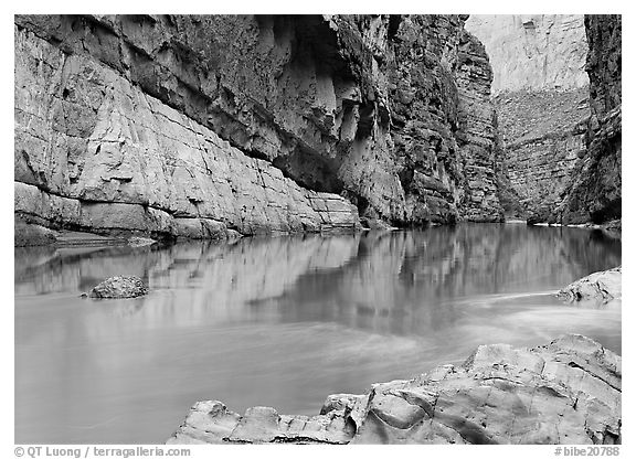 Rio Grande and cliffs in Santa Elena Canyon. Big Bend National Park, Texas, USA.