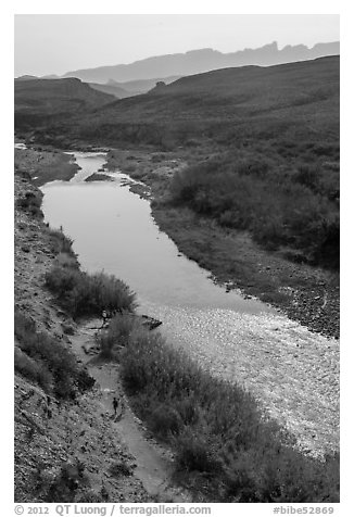 View from above of Rio Grande and hikers heading towards hot springs. Big Bend National Park, Texas, USA.