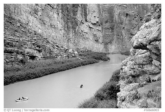 Rafters in Santa Elena Canyon of the Rio Grande. Big Bend National Park, Texas, USA.