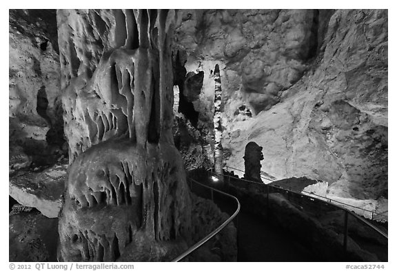 Path passing next to huge stalagmite. Carlsbad Caverns National Park (black and white)