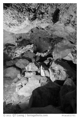 Rocks and hole. Carlsbad Caverns National Park (black and white)