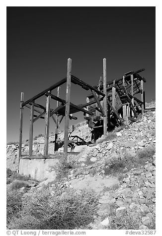 Abandonned Cashier mine, morning. Death Valley National Park (black and white)